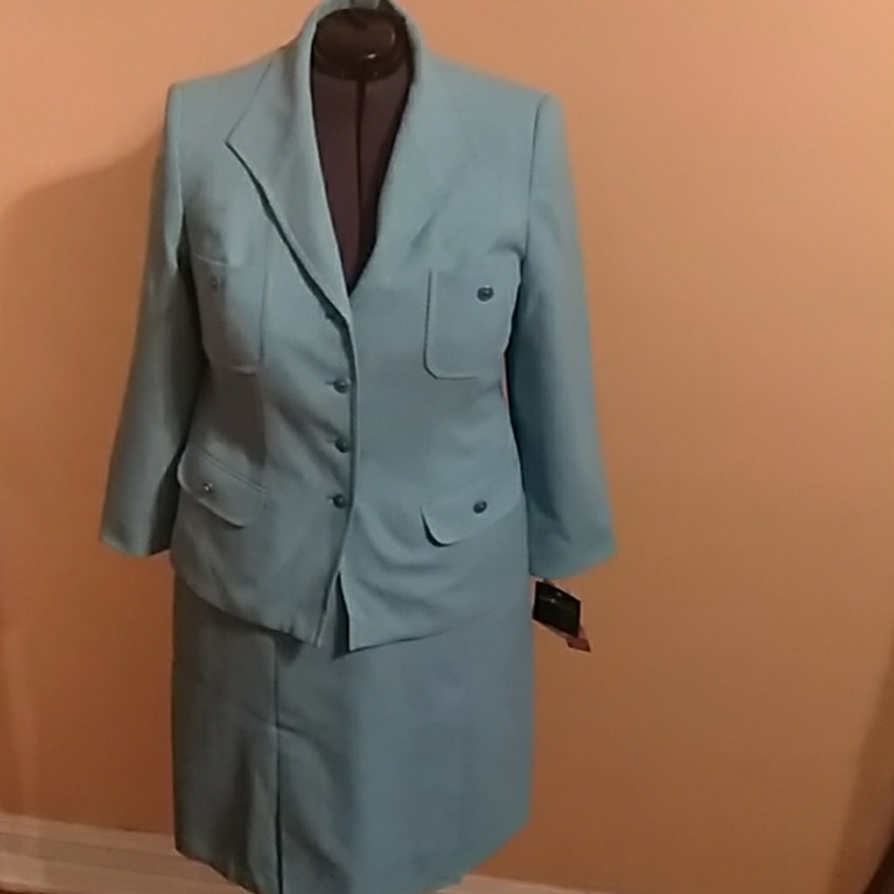 2pc suit - Picture 2 of 6